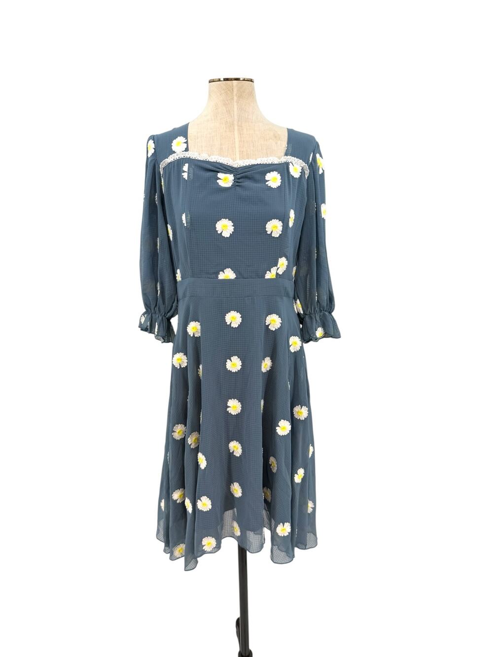 Ivy City Co Daisy Embroidered Floral Lace Trim Midi Dress Blue Size Medium